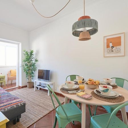 Central & Sunny 2Br Apt Near Beach, By Timecooler Setúbal Exteriör bild