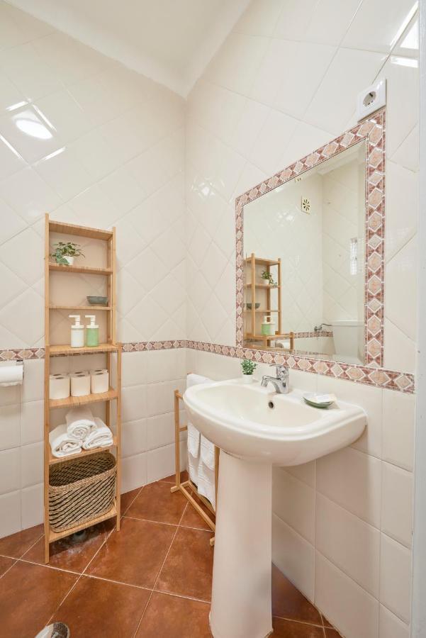 Central & Sunny 2Br Apt Near Beach, By Timecooler Setúbal Exteriör bild