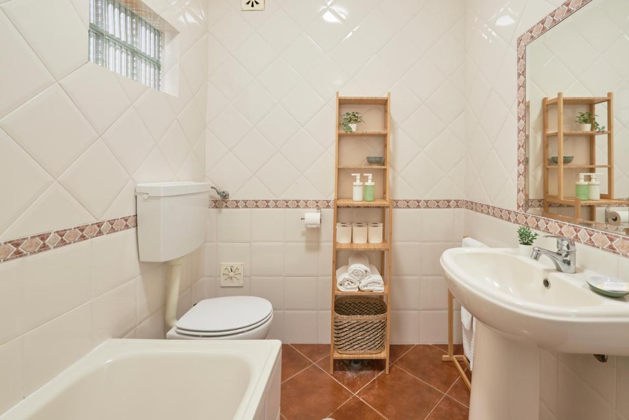 Central & Sunny 2Br Apt Near Beach, By Timecooler Setúbal Exteriör bild