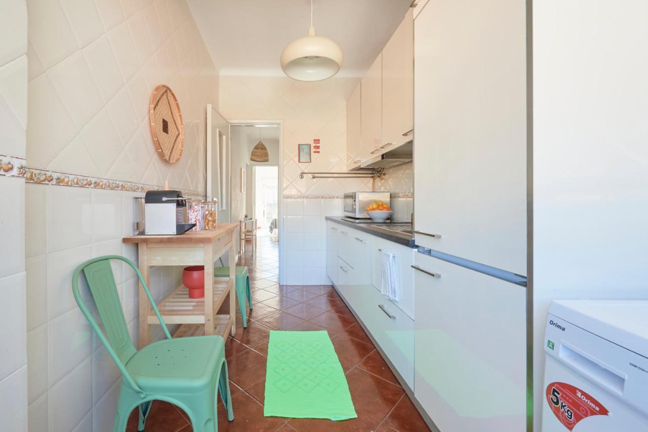 Central & Sunny 2Br Apt Near Beach, By Timecooler Setúbal Exteriör bild