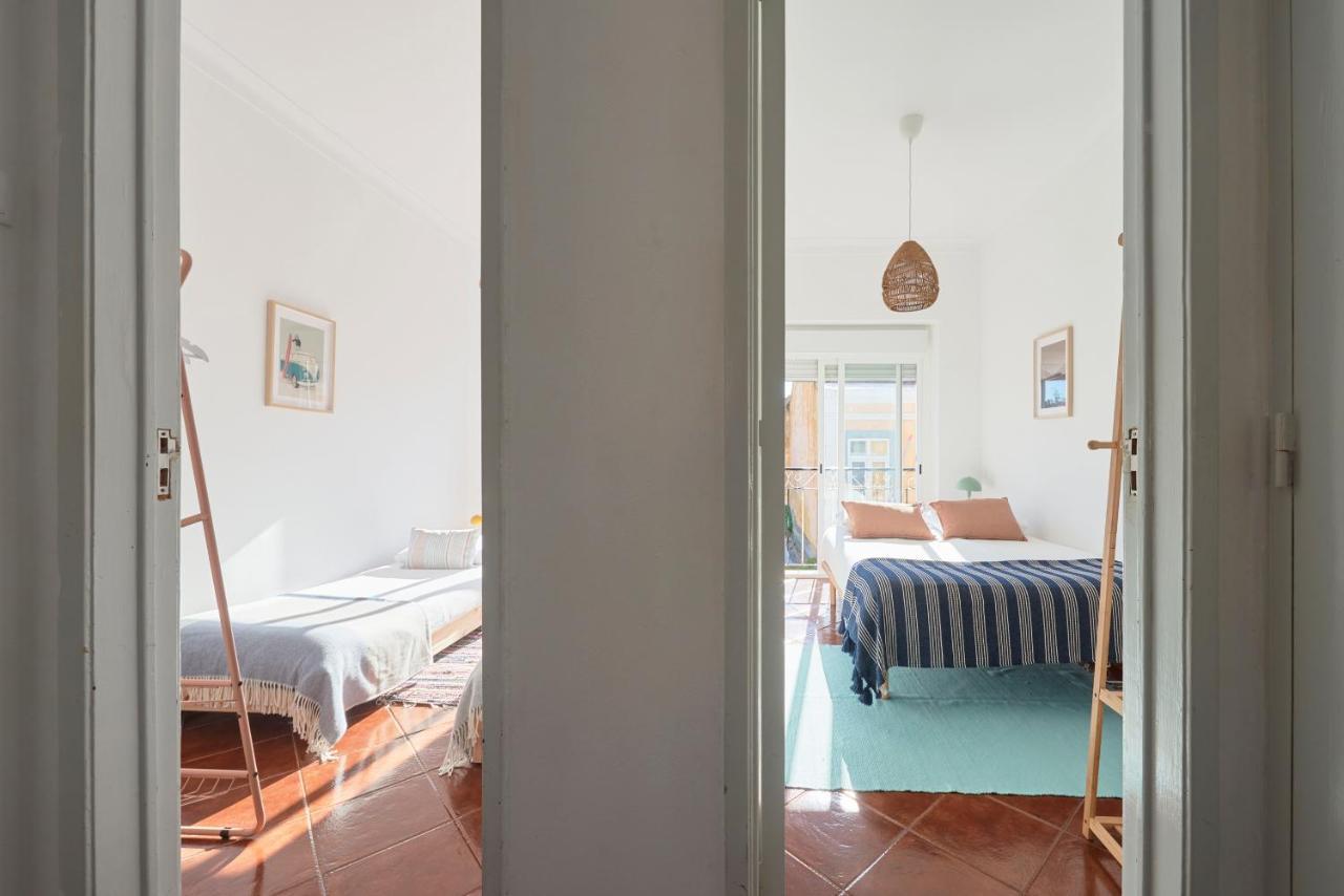 Central & Sunny 2Br Apt Near Beach, By Timecooler Setúbal Exteriör bild