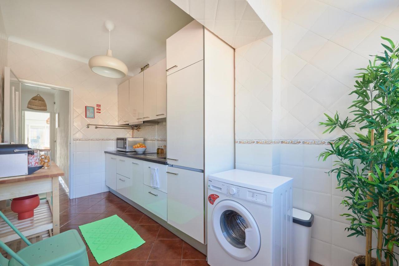 Central & Sunny 2Br Apt Near Beach, By Timecooler Setúbal Exteriör bild